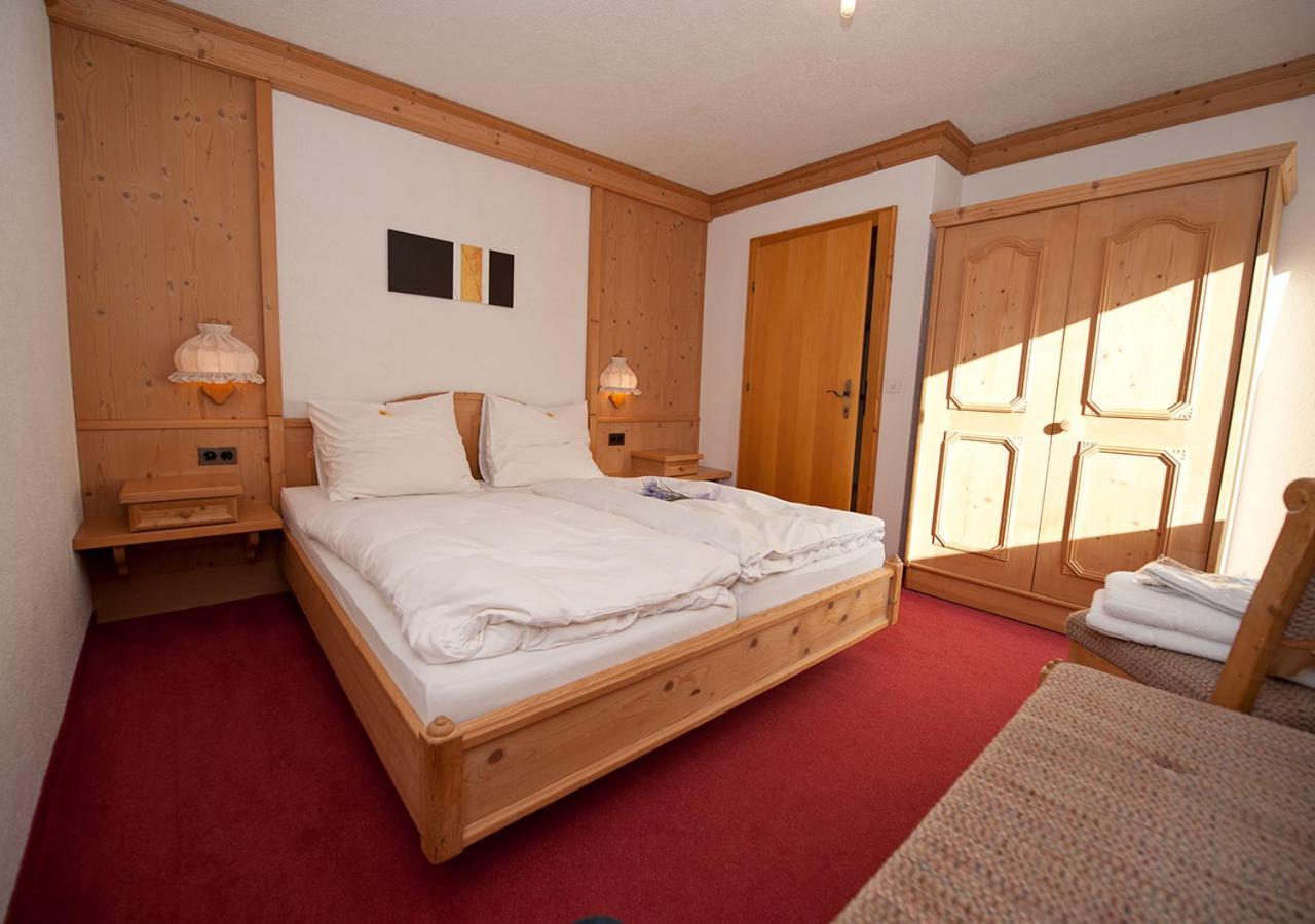 Hotel Garni Bergsonne Samnaun Pokoj fotografie